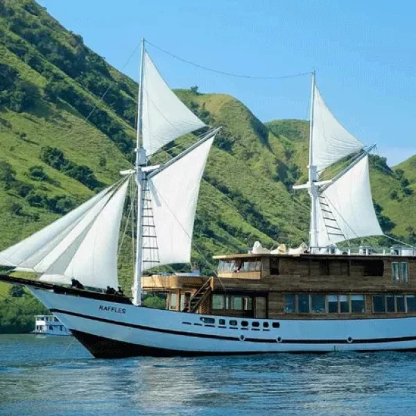 Sailing Komodo
